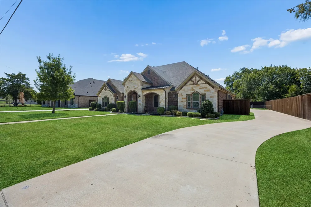 2526 Fruitland Avenue Farmers Branch, TX 75234