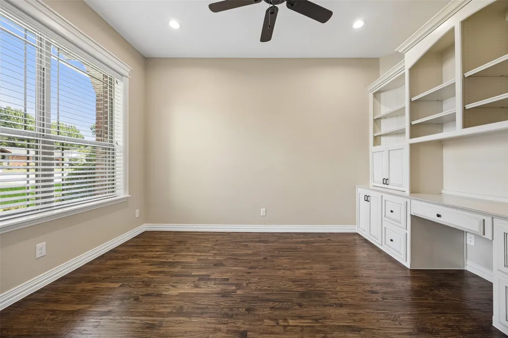 2526 Fruitland Avenue Farmers Branch, TX 75234