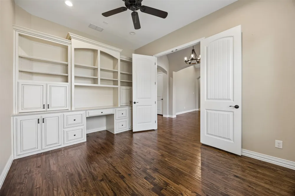 2526 Fruitland Avenue Farmers Branch, TX 75234