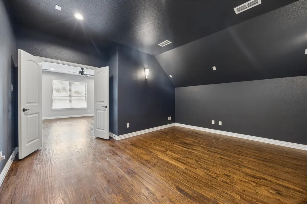 2526 Fruitland Avenue Farmers Branch, TX 75234