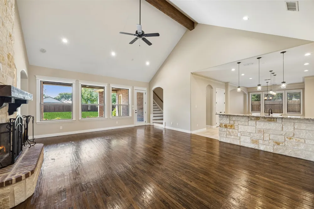 2526 Fruitland Avenue Farmers Branch, TX 75234