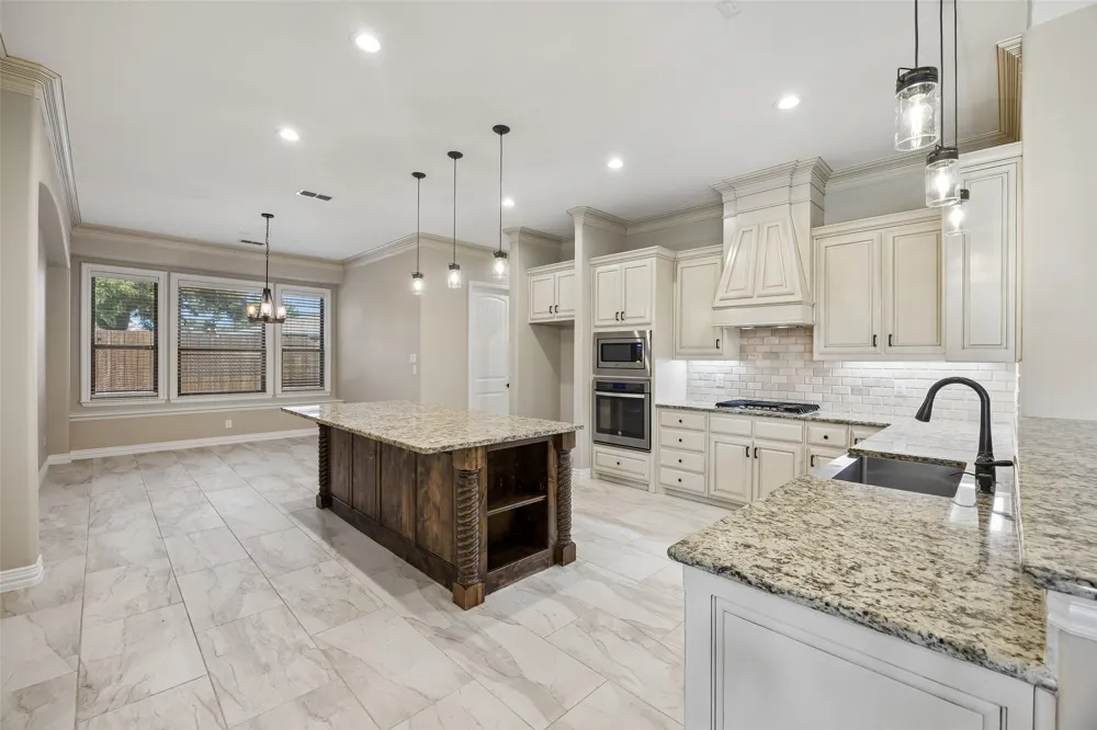 2526 Fruitland Avenue Farmers Branch, TX 75234