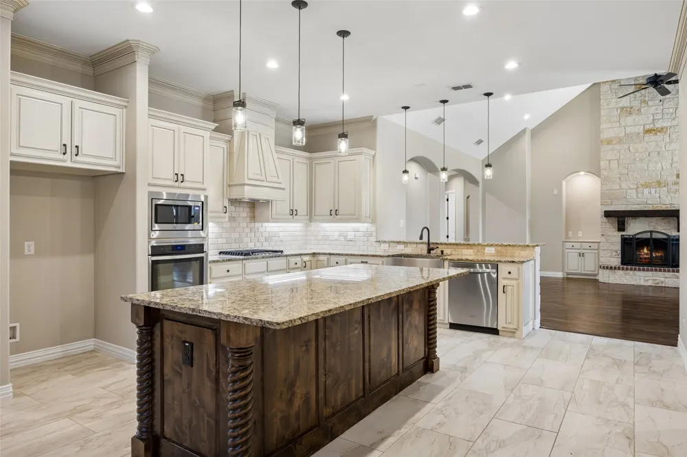 2526 Fruitland Avenue Farmers Branch, TX 75234