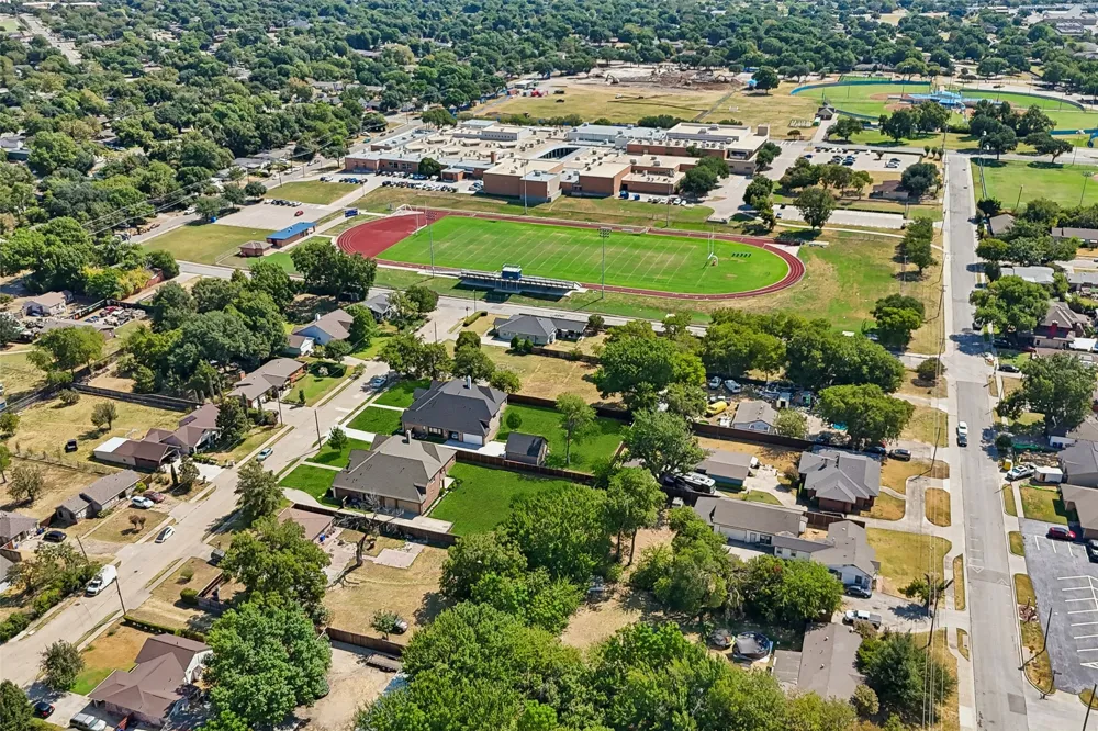 2526 Fruitland Avenue Farmers Branch, TX 75234