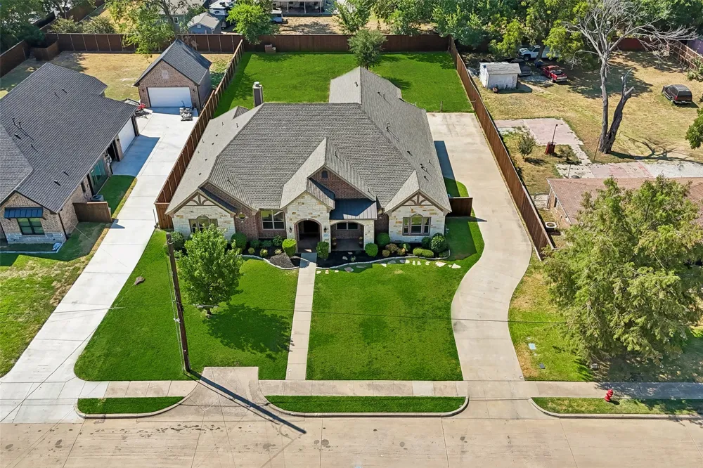 2526 Fruitland Avenue Farmers Branch, TX 75234
