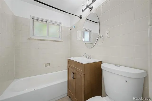 3039 Victor Street Aurora, CO 80011