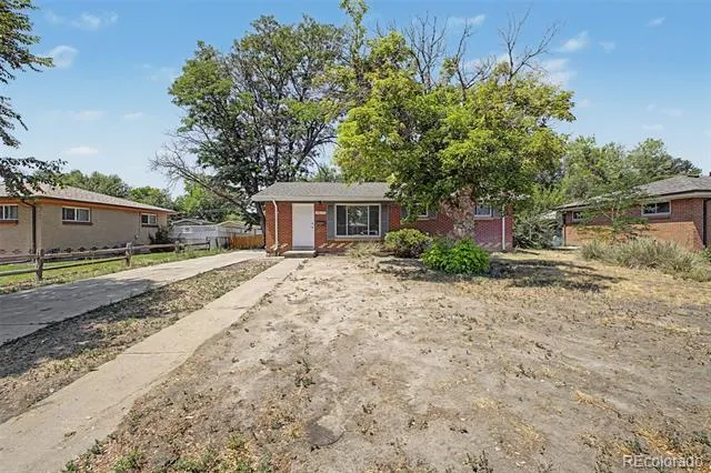 3039 Victor Street Aurora, CO 80011