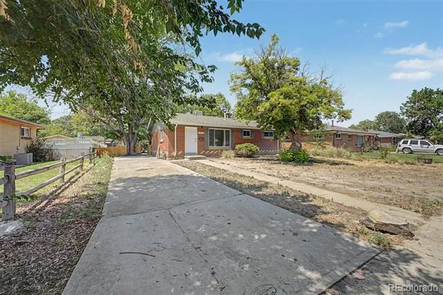 3039 Victor Street Aurora, CO 80011