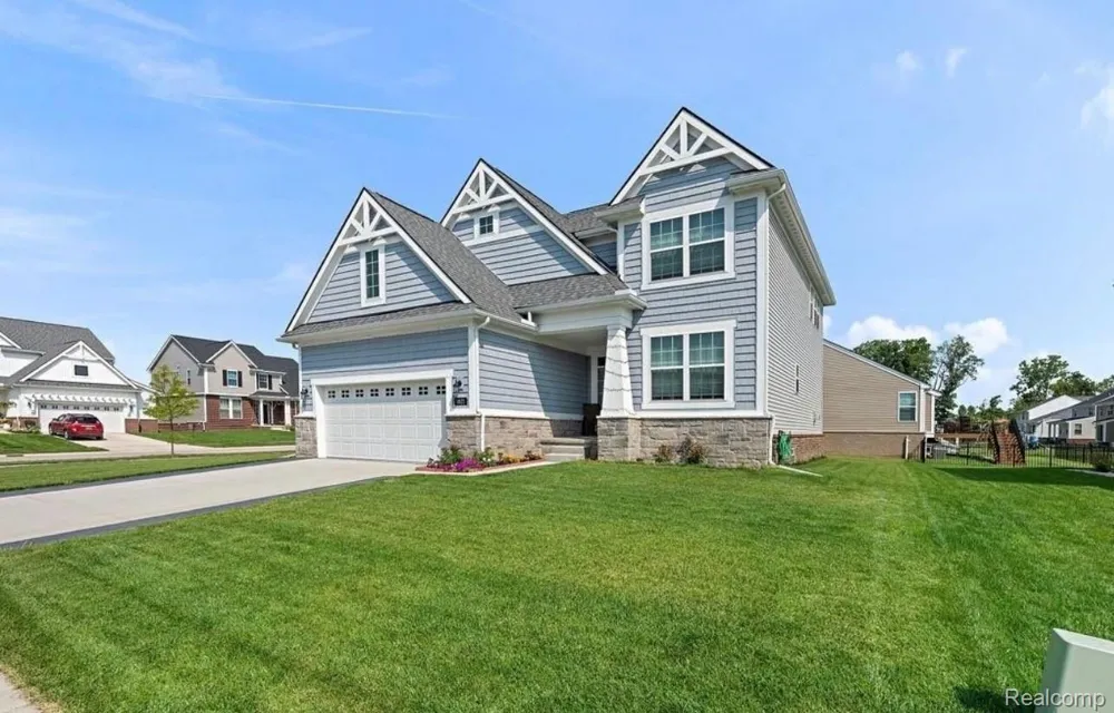 1821 Emerald Lane Wixom City, MI 48393