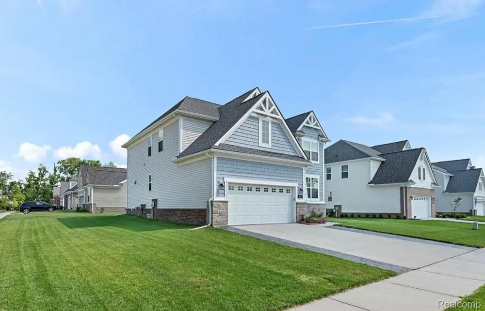 1821 Emerald Lane Wixom City, MI 48393