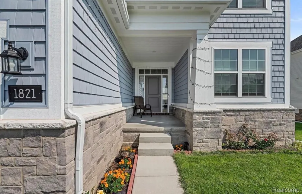 1821 Emerald Lane Wixom City, MI 48393