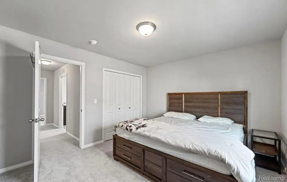 1821 Emerald Lane Wixom City, MI 48393