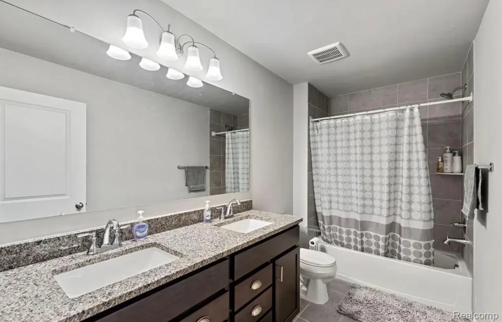 1821 Emerald Lane Wixom City, MI 48393