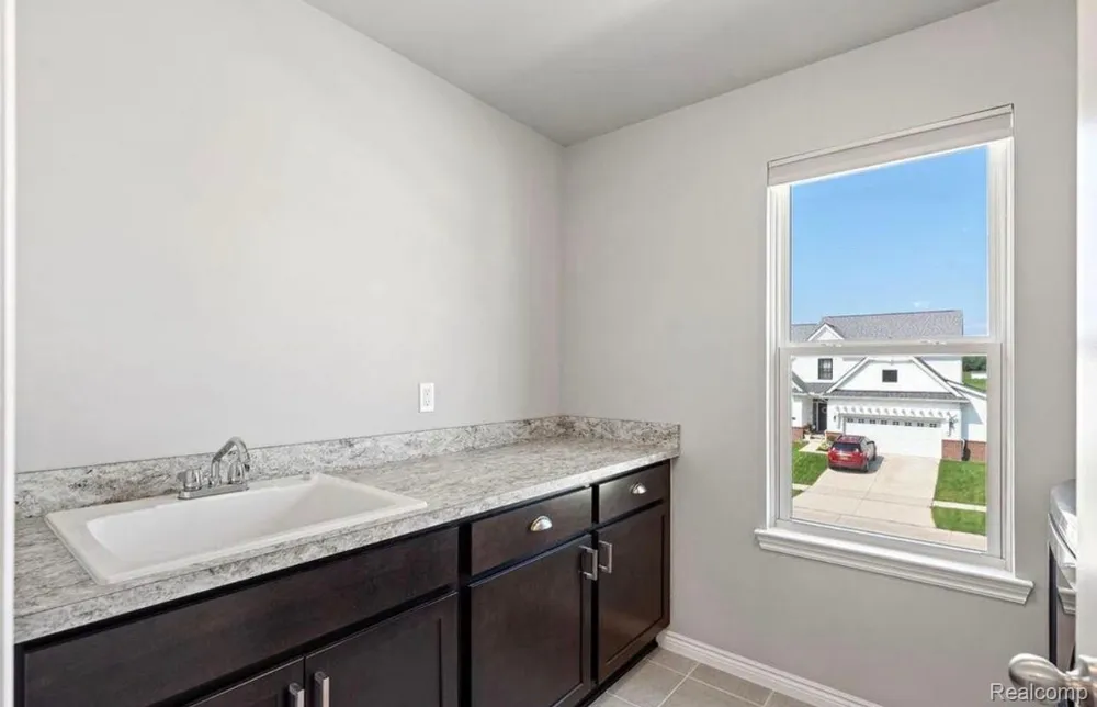 1821 Emerald Lane Wixom City, MI 48393