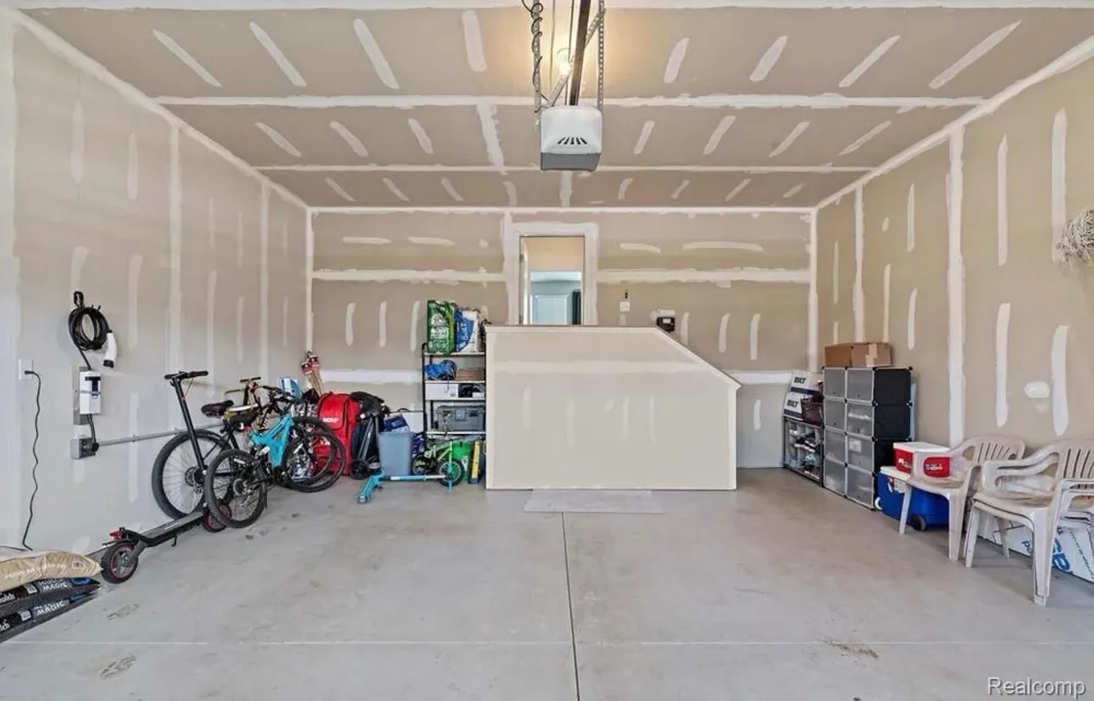 1821 Emerald Lane Wixom City, MI 48393