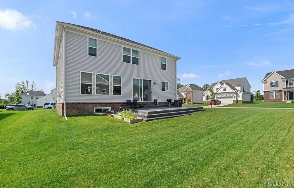 1821 Emerald Lane Wixom City, MI 48393