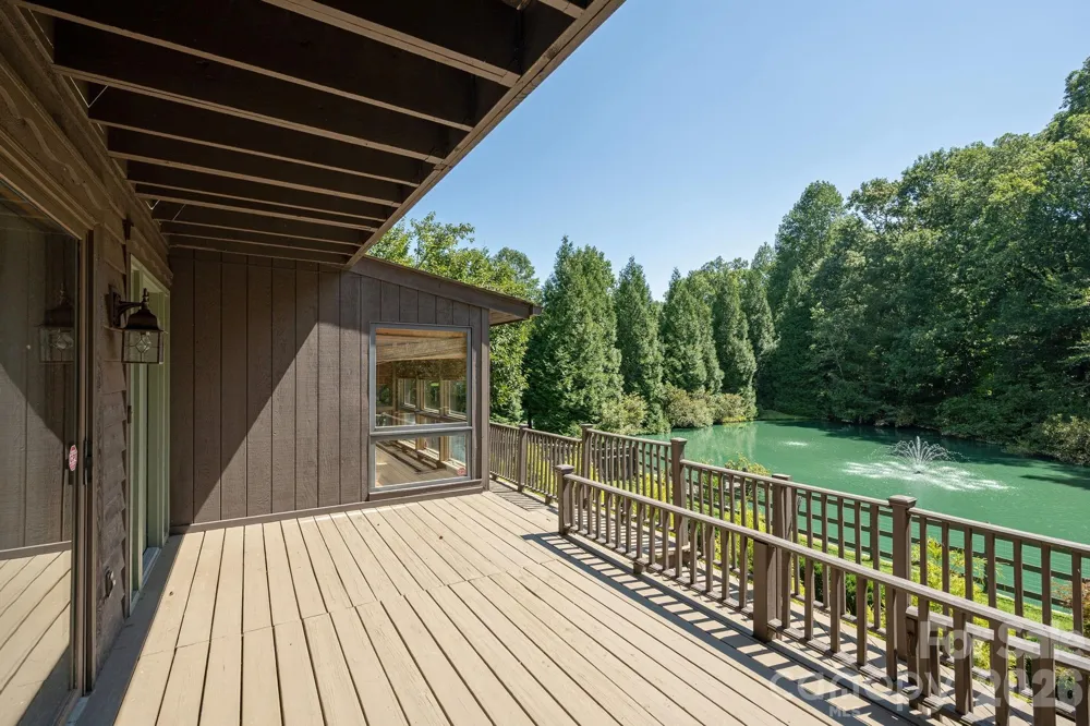 20 Spring Lake Drive Mills River, NC 28759