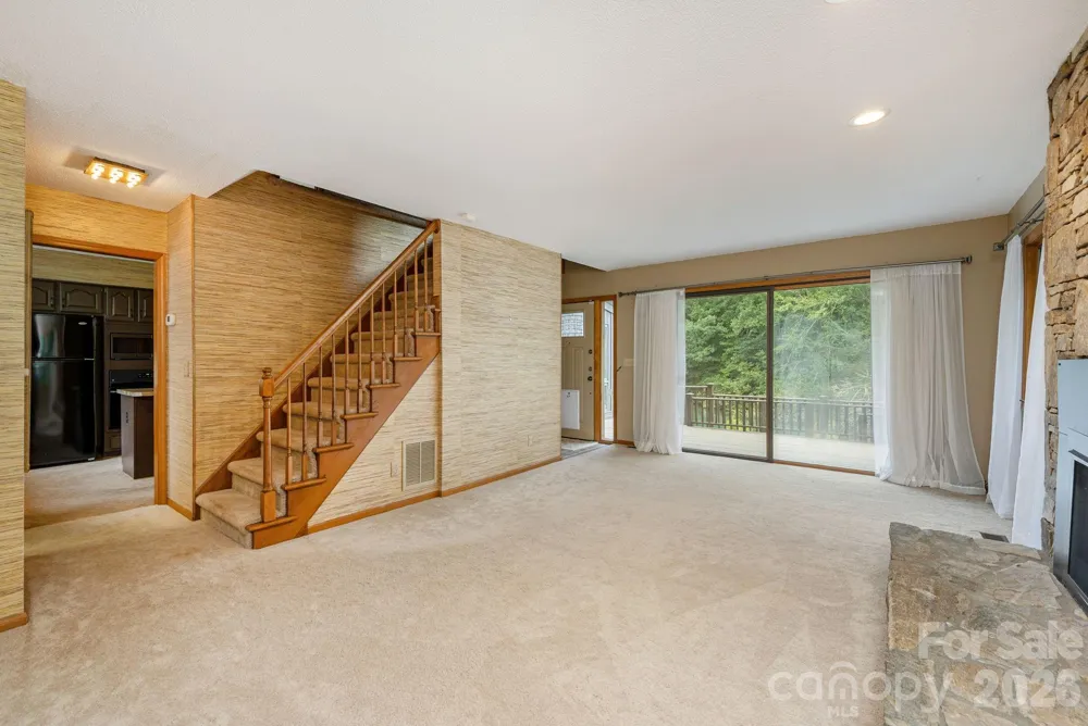 20 Spring Lake Drive Mills River, NC 28759
