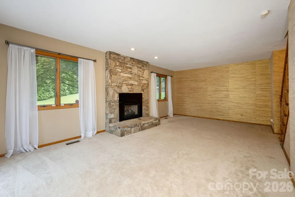 20 Spring Lake Drive Mills River, NC 28759