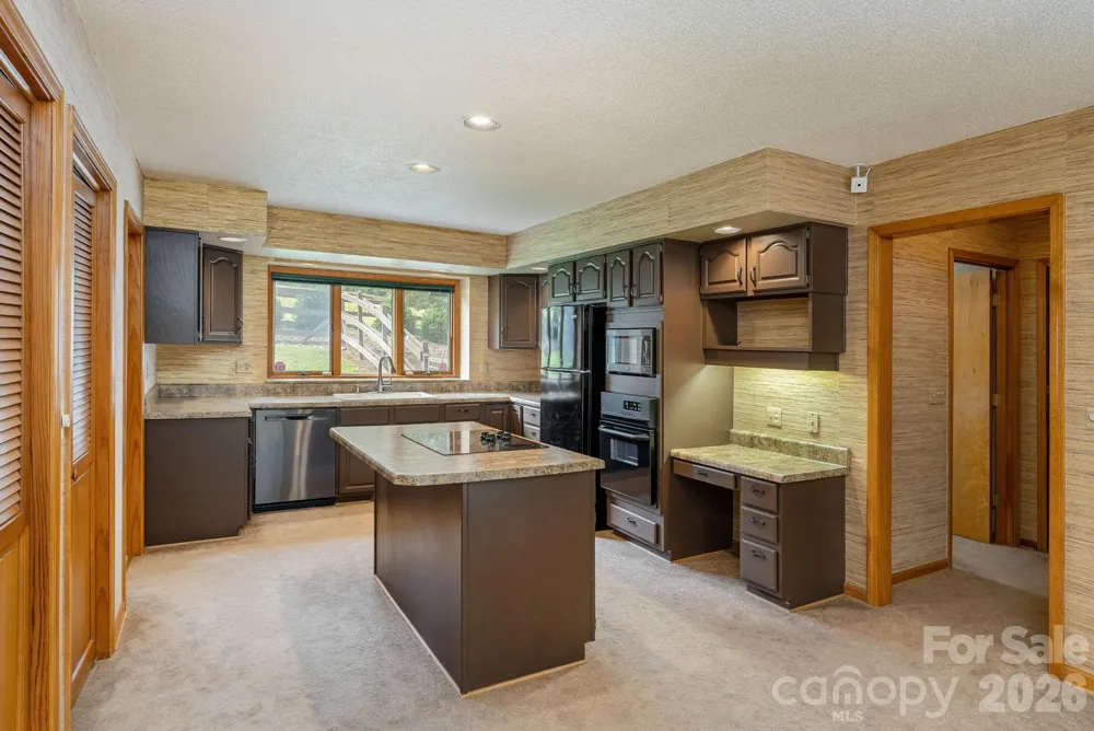 20 Spring Lake Drive Mills River, NC 28759