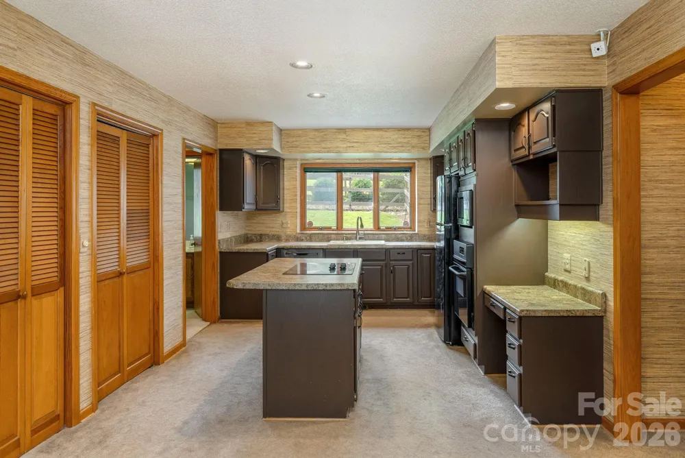20 Spring Lake Drive Mills River, NC 28759
