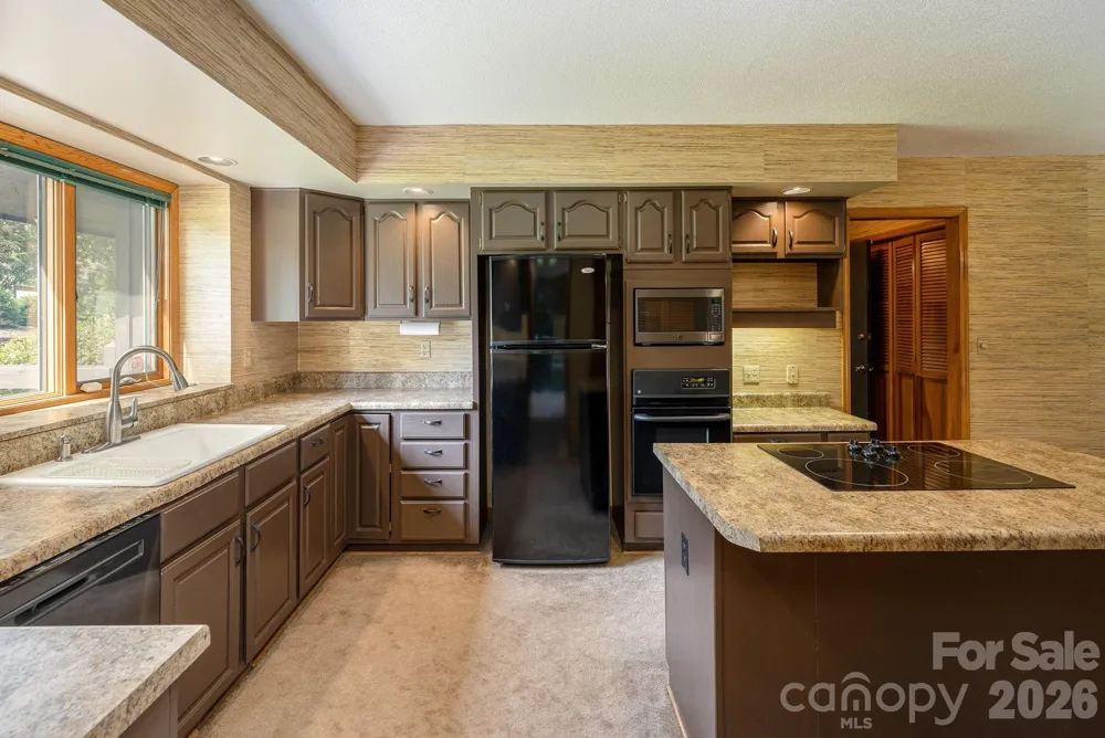 20 Spring Lake Drive Mills River, NC 28759