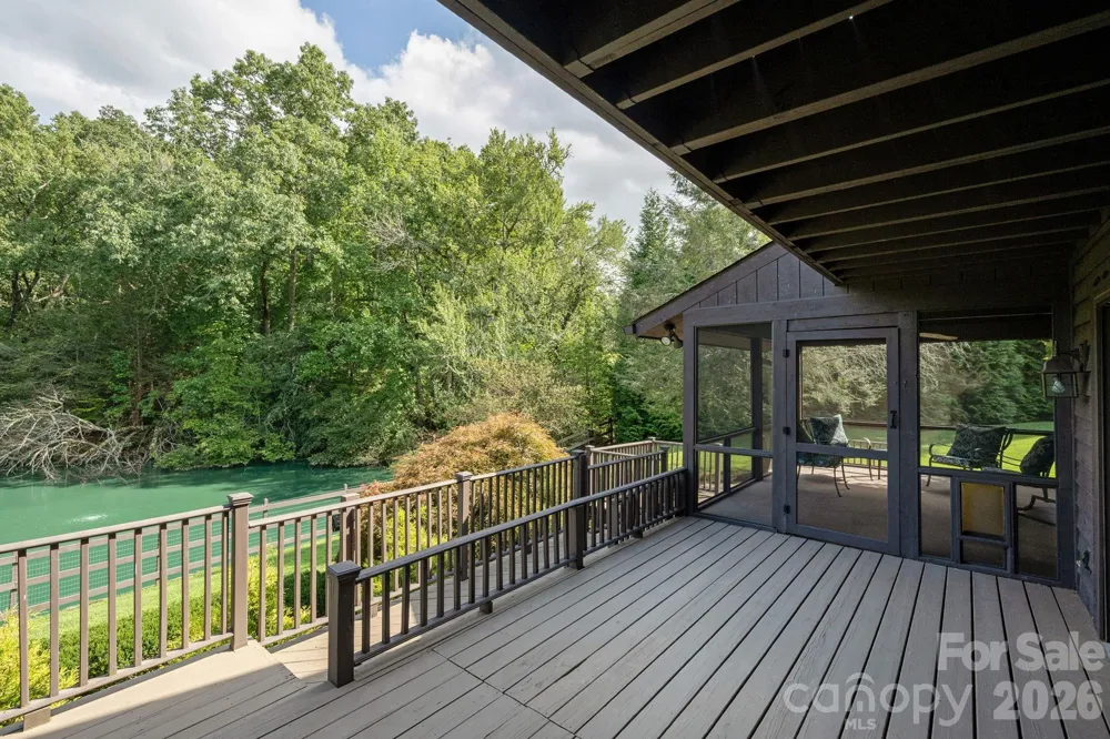 20 Spring Lake Drive Mills River, NC 28759