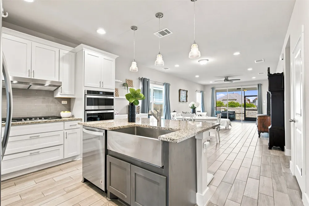 208 Winding Hollow Lane Georgetown, TX 78628