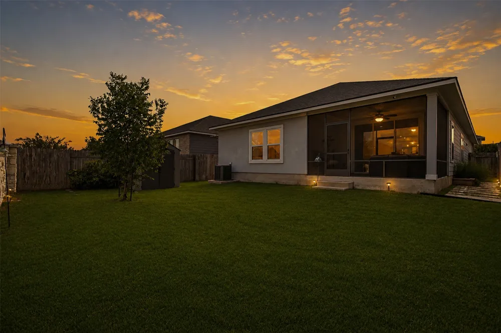 208 Winding Hollow Lane Georgetown, TX 78628