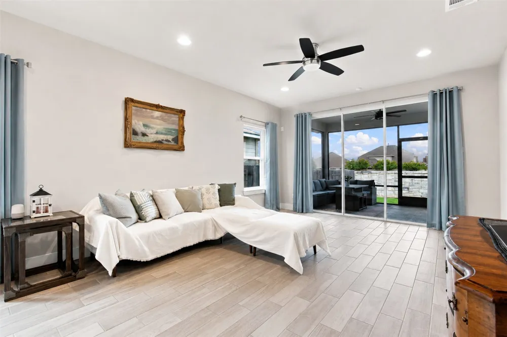 208 Winding Hollow Lane Georgetown, TX 78628