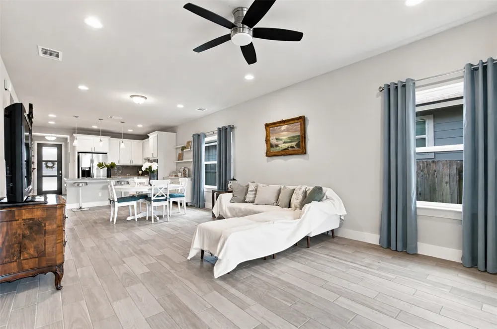 208 Winding Hollow Lane Georgetown, TX 78628