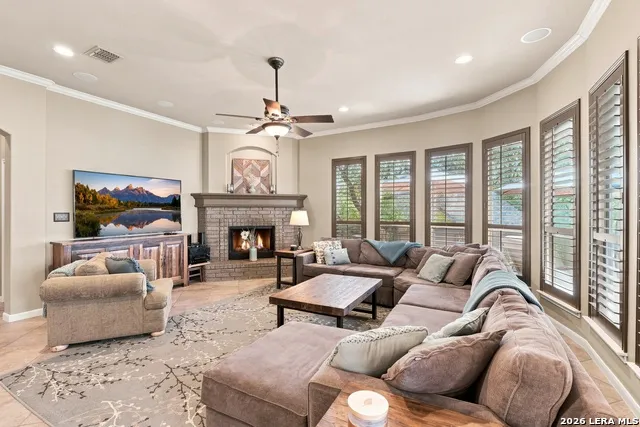 27 Great Wood Hollywood Park, TX 78232