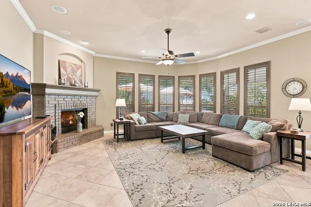 27 Great Wood Hollywood Park, TX 78232