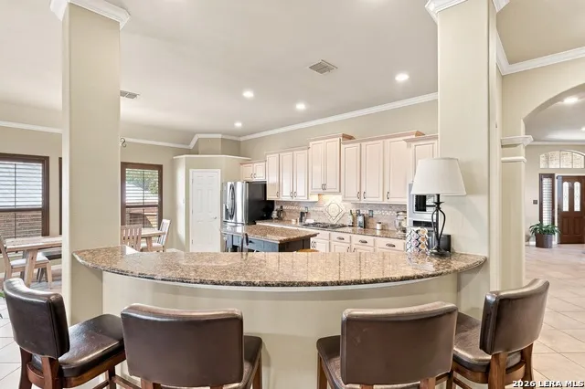 27 Great Wood Hollywood Park, TX 78232