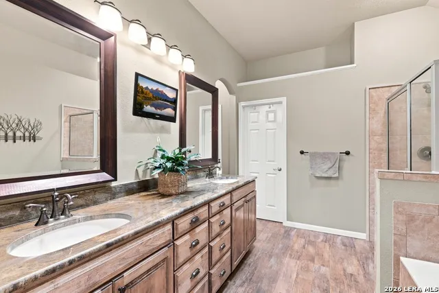 27 Great Wood Hollywood Park, TX 78232