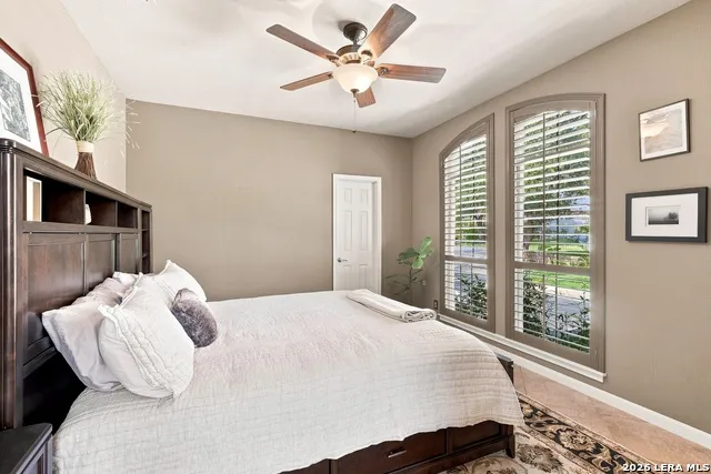 27 Great Wood Hollywood Park, TX 78232