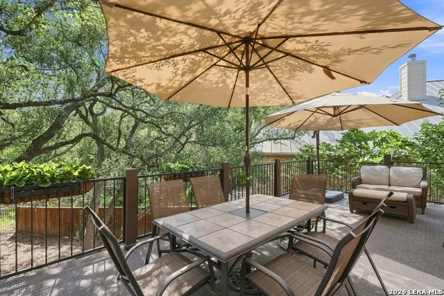 27 Great Wood Hollywood Park, TX 78232