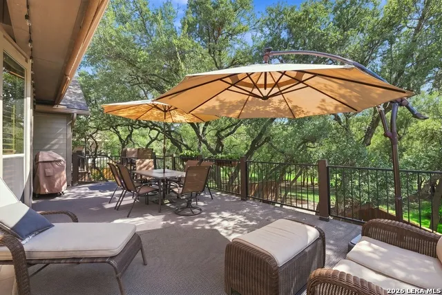 27 Great Wood Hollywood Park, TX 78232