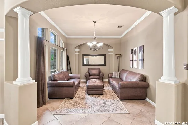 27 Great Wood Hollywood Park, TX 78232