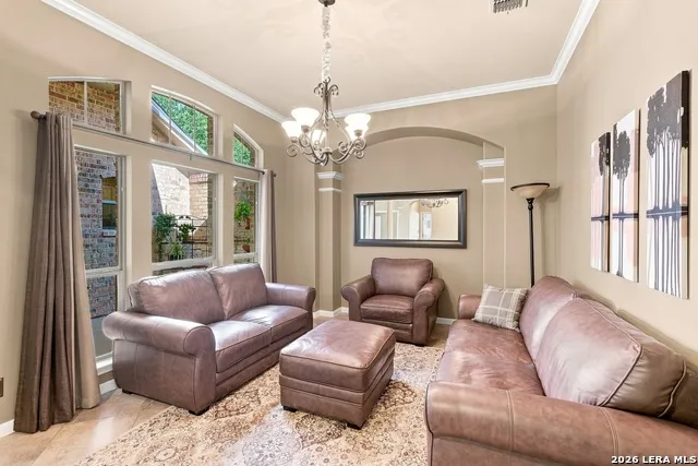 27 Great Wood Hollywood Park, TX 78232