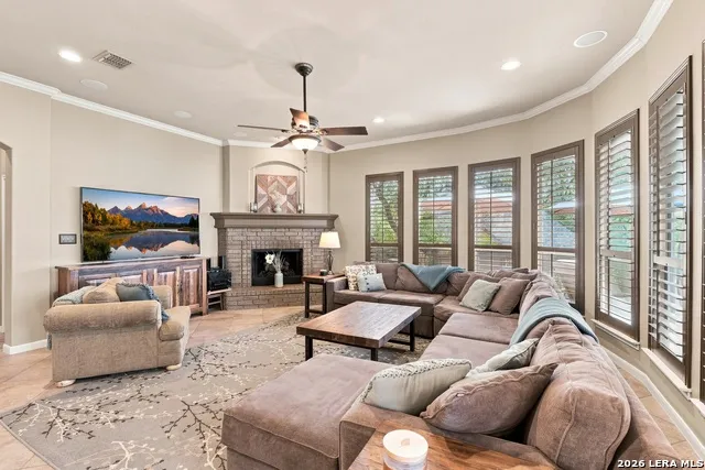 27 Great Wood Hollywood Park, TX 78232