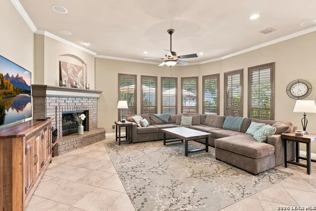 27 Great Wood Hollywood Park, TX 78232