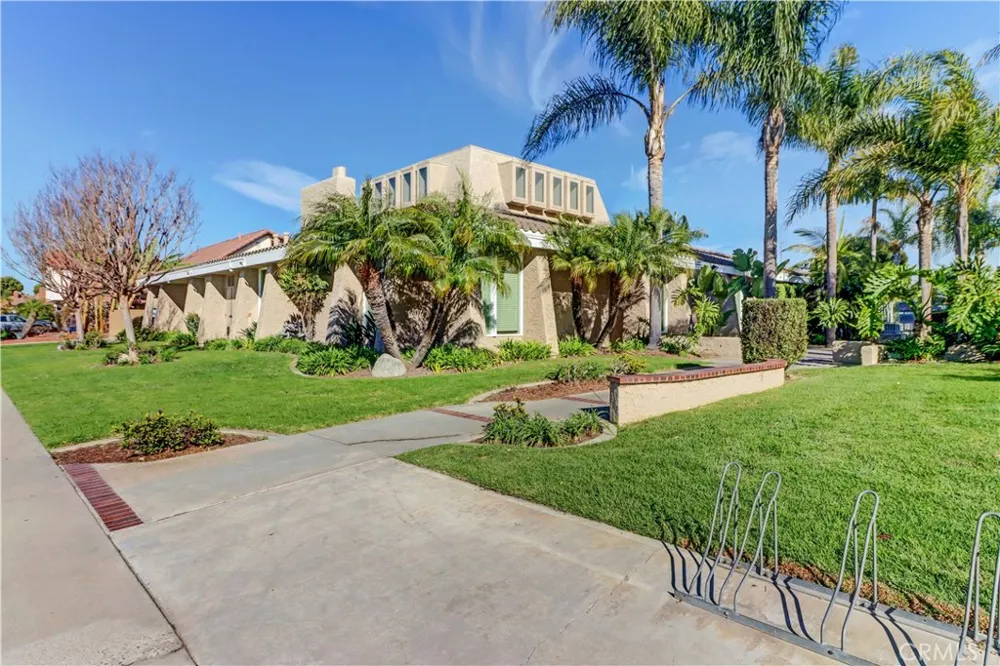 8884 Thames River Fountain Valley, CA 92708