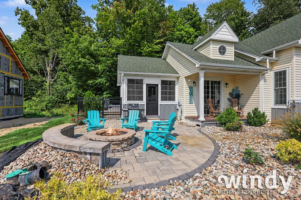 8589 Heron Court Watervliet, MI 49098