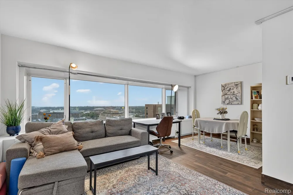 555 E William Street #16J Ann Arbor City, MI 48104