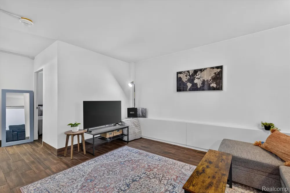 555 E William Street #16J Ann Arbor City, MI 48104