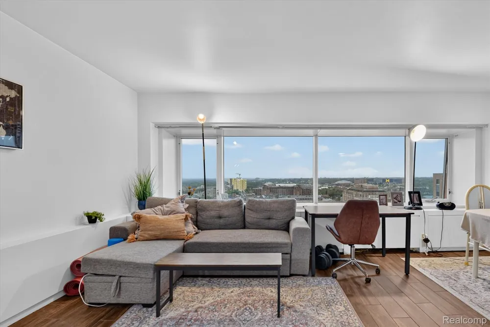 555 E William Street #16J Ann Arbor City, MI 48104