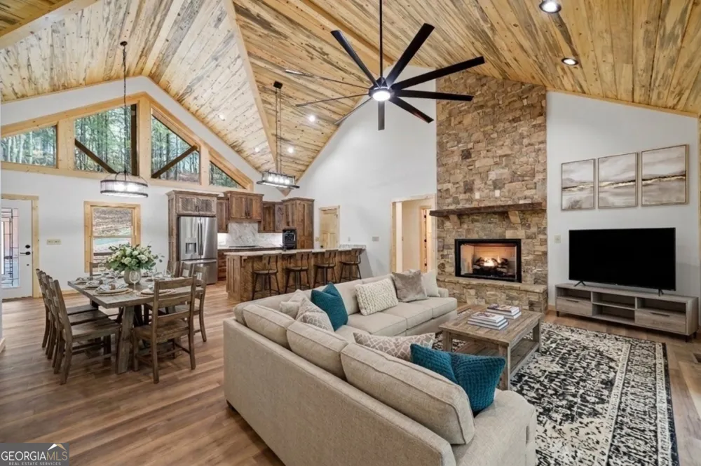 641 Bryant Farm LN Ellijay, GA 30540