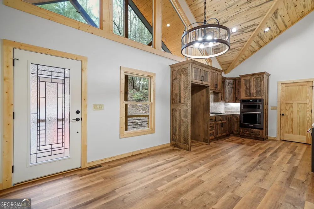 641 Bryant Farm LN Ellijay, GA 30540