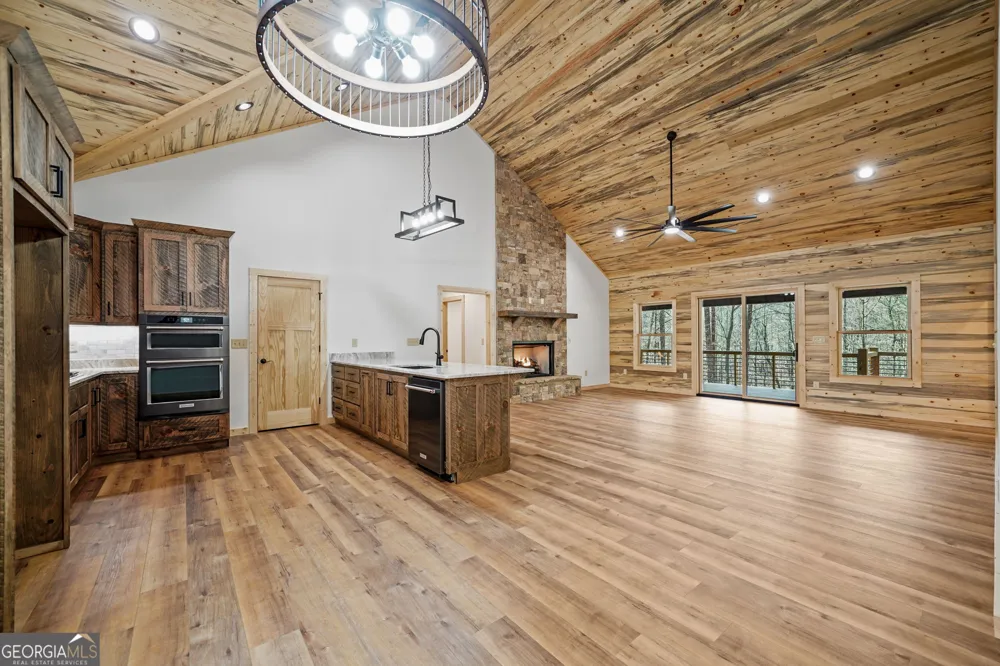 641 Bryant Farm LN Ellijay, GA 30540